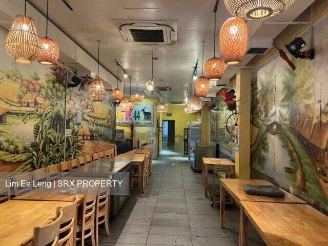 Busy Jalan Besar fnb | fitted up kitchen | Cheap rental   (D8), Retail #584373821